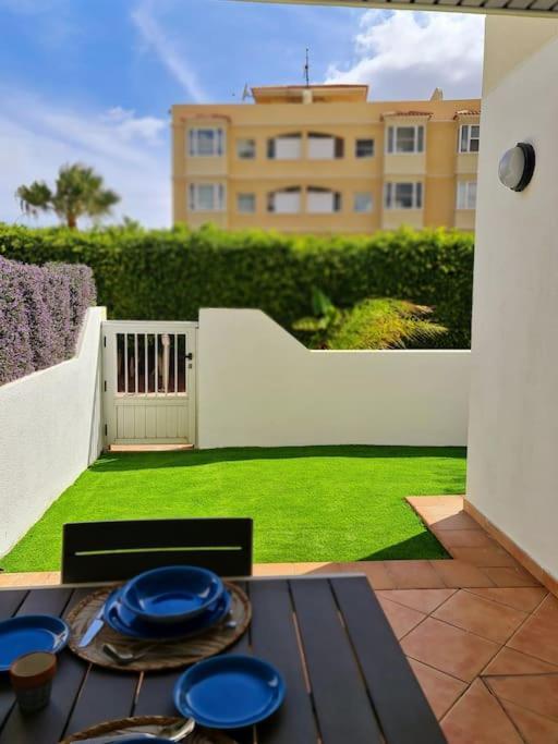 Homely Apt In Modern Building With Pool San Miguel de Abona Buitenkant foto