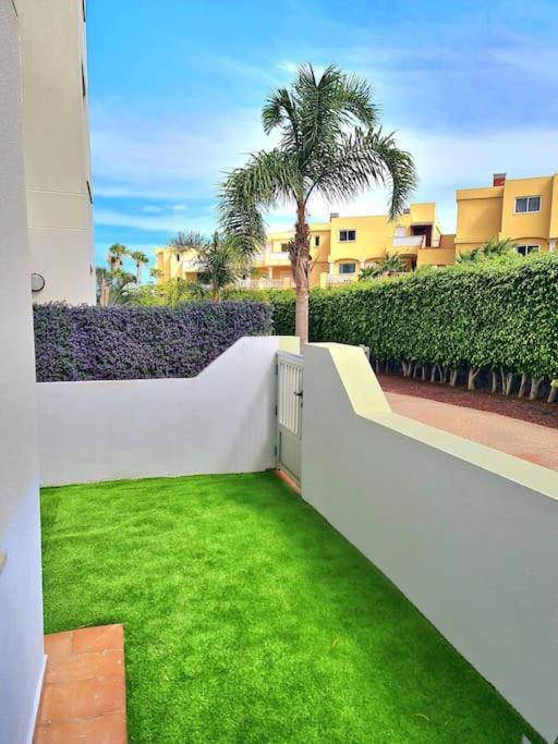 Homely Apt In Modern Building With Pool San Miguel de Abona Buitenkant foto