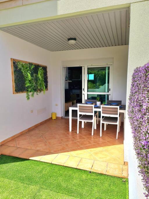 Homely Apt In Modern Building With Pool San Miguel de Abona Buitenkant foto